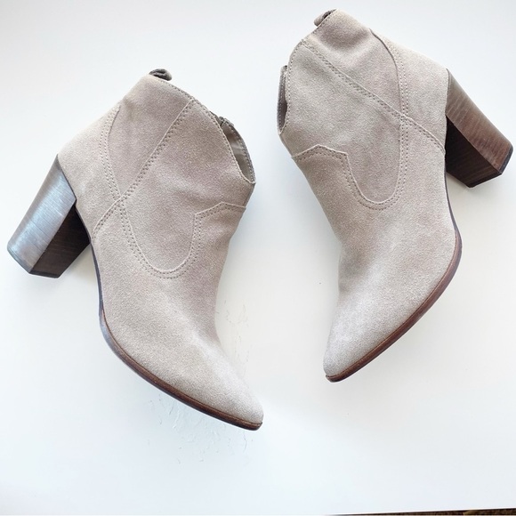 STEVE MADDEN Gray Ladd Western Suede Pointed Toe Ankle Booties - Picture 2 of 9